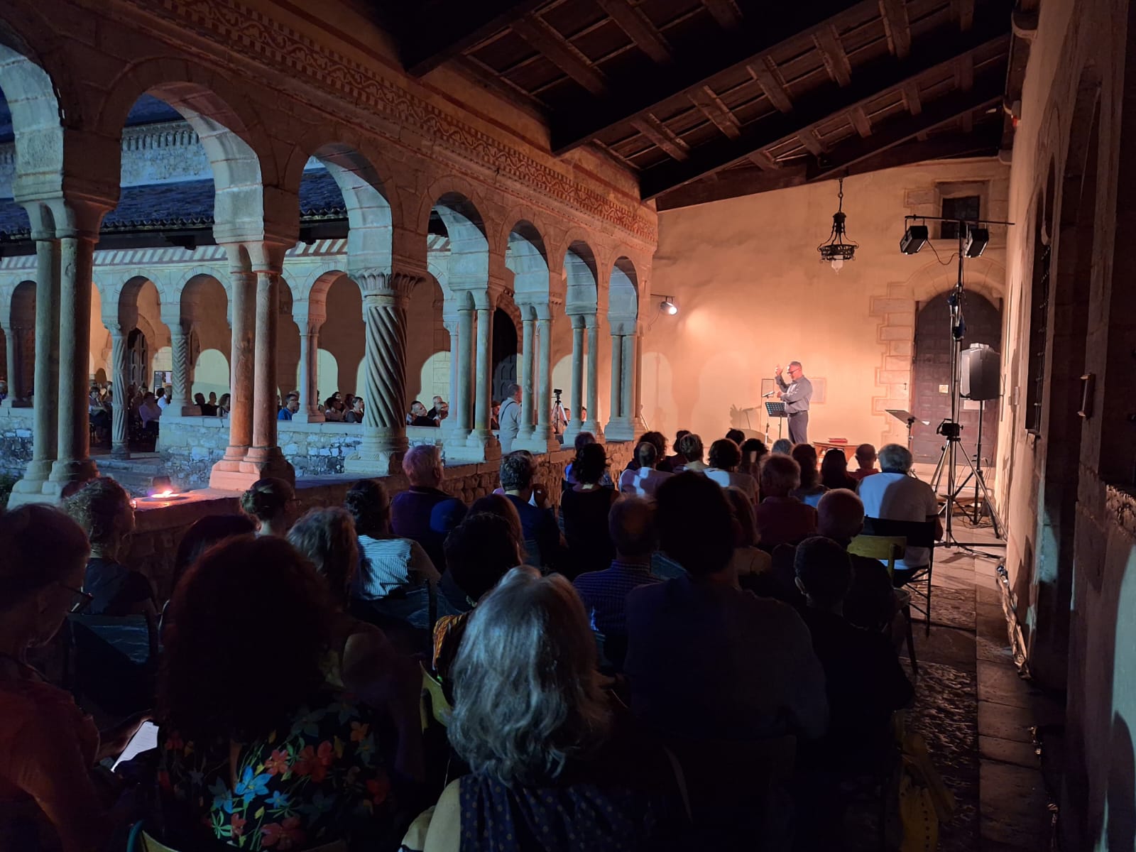 Matteo legge Raimbaut a FollinaRaccontaMusica